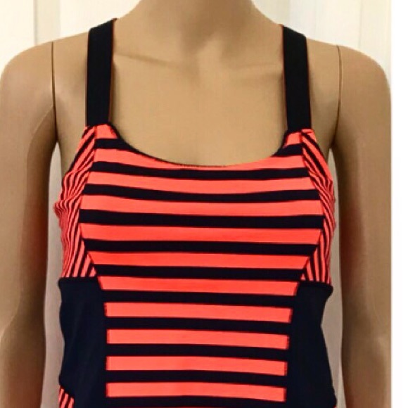 Authentic Lululemon Active Build in Bra Top 8 - Picture 6 of 7